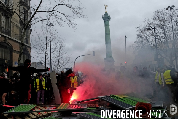 Manifestation gilets jaunes a Paris, Yellow Vests, Gilets Jaunes protest in Paris.