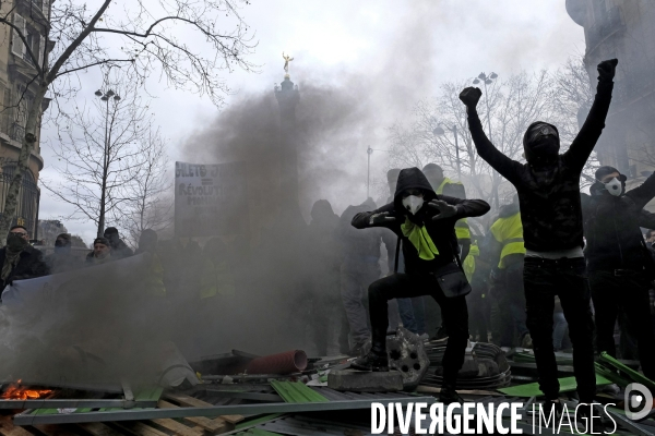 Manifestation gilets jaunes a Paris, Yellow Vests, Gilets Jaunes protest in Paris.