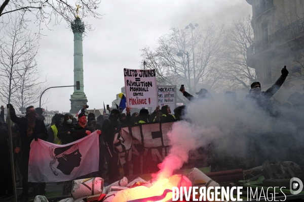 Manifestation gilets jaunes a Paris, Yellow Vests, Gilets Jaunes protest in Paris.