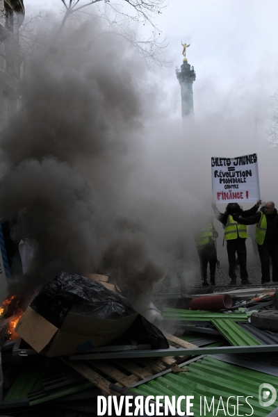 Manifestation gilets jaunes a Paris, Yellow Vests, Gilets Jaunes protest in Paris.