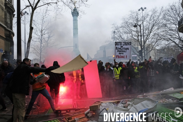 Manifestation gilets jaunes a Paris, Yellow Vests, Gilets Jaunes protest in Paris.