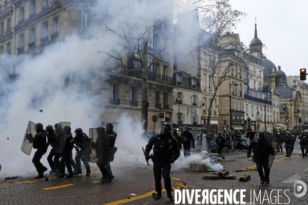 Manifestation gilets jaunes a Paris, Yellow Vests, Gilets Jaunes protest in Paris.