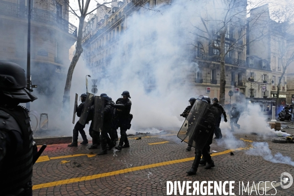 Manifestation gilets jaunes a Paris, Yellow Vests, Gilets Jaunes protest in Paris.