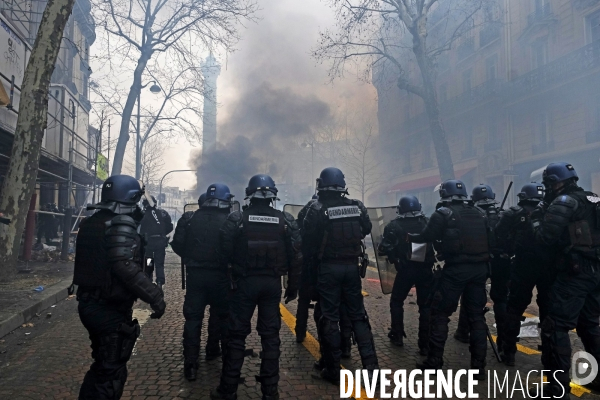 Manifestation gilets jaunes a Paris, Yellow Vests, Gilets JaunesÊprotest in Paris.