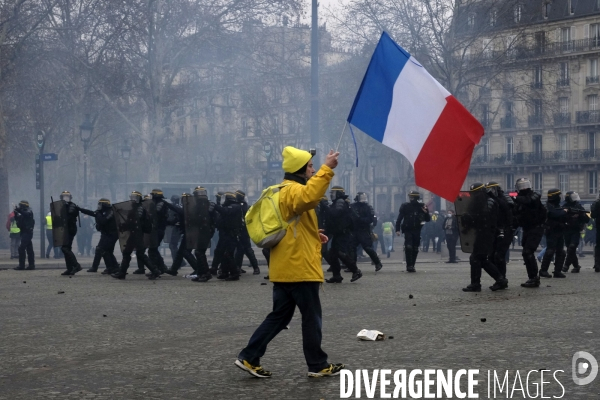 Manifestation gilets jaunes a Paris, Yellow Vests, Gilets JaunesÊprotest in Paris.