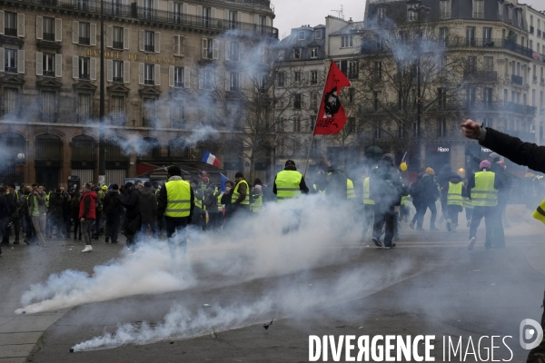 Manifestation gilets jaunes a Paris, Yellow Vests, Gilets JaunesÊprotest in Paris.