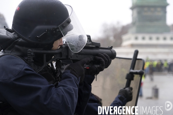 Manifestation gilets jaunes a Paris, Yellow Vests, Gilets JaunesÊprotest in Paris.