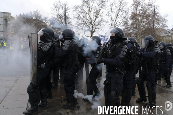 Manifestation gilets jaunes a Paris, Yellow Vests, Gilets Jaunes protest in Paris.