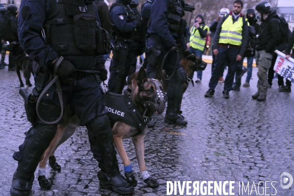 Manifestation gilets jaunes a Paris, Yellow Vests, Gilets Jaunes protest in Paris.