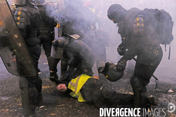 Manifestation gilets jaunes a Paris, Yellow Vests, Gilets Jaunes protest in Paris.
