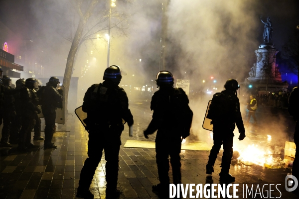 Manifestation gilets jaunes a Paris, Yellow Vests, Gilets Jaunes protest in Paris.