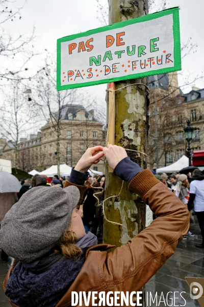 Rassemblement pour le climat place de la République