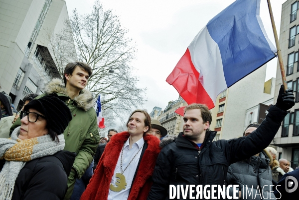 Manifestation des foulards rouges