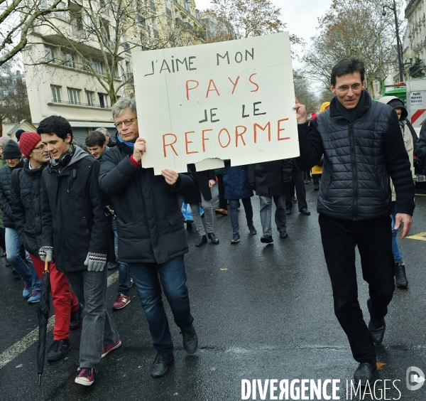 Manifestation des foulards rouges