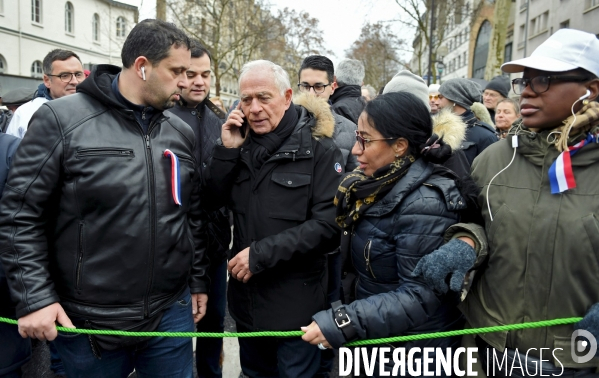 Manifestation des foulards rouges