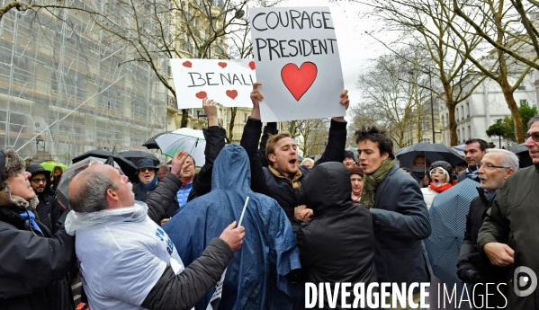 Manifestation des foulards rouges