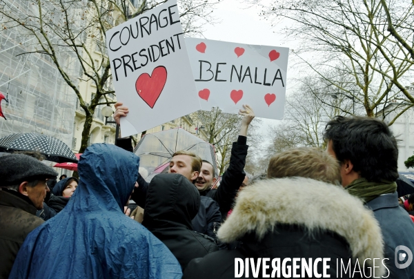 Manifestation des foulards rouges