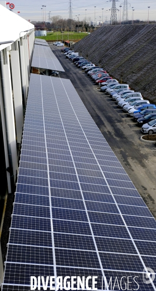 Au port de Gennevilliers, la plate-forme de distribution à double étage d Ikea et de Leroy Merlin