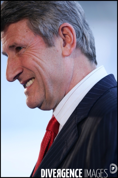 Philippe de villiers en campagne pour l  election presidentielle de 2007.