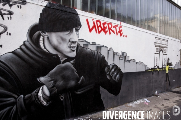 Une fresque murale de 300m de long sur le mouvement des gilets jaunes.