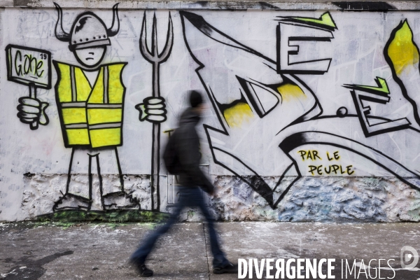 Une fresque murale de 300m de long sur le mouvement des gilets jaunes.