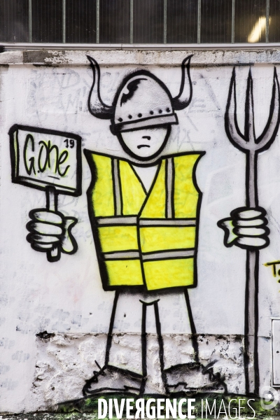 Une fresque murale de 300m de long sur le mouvement des gilets jaunes.