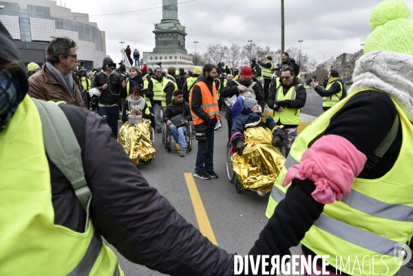 Manifestation Gilets jaunes, marche blanche pour les blessés du 2 février 2019 à Paris.