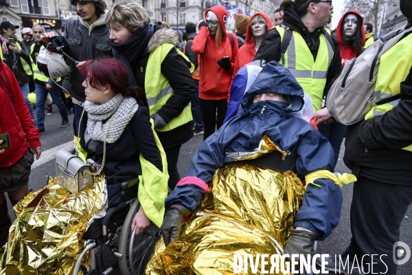 Manifestation Gilets jaunes, marche blanche pour les blessés du 2 février 2019 à Paris.