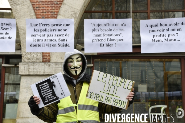 Manifestation Gilets jaunes, marche blanche pour les blessés du 2 février 2019 à Paris.