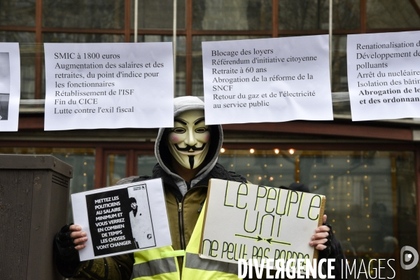 Manifestation Gilets jaunes, marche blanche pour les blessés du 2 février 2019 à Paris.