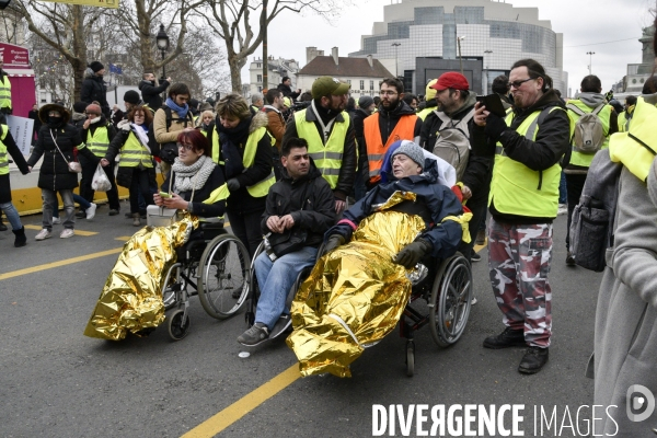 Manifestation Gilets jaunes, marche blanche pour les blessés du 2 février 2019 à Paris.