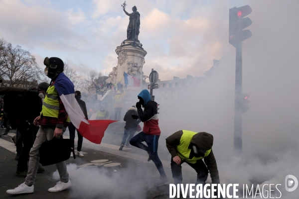 Marche des Bléssés, Acte XII des Gilets Jaunes Paris. March of injuried people, Act XII of Yellow Vests Paris. March of injuried people, Act XII of Yellow Vests Paris.