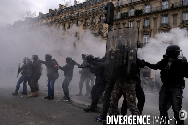 Marche des Bléssés, Acte XII des Gilets Jaunes Paris. March of injuried people, Act XII of Yellow Vests Paris. March of injuried people, Act XII of Yellow Vests Paris.