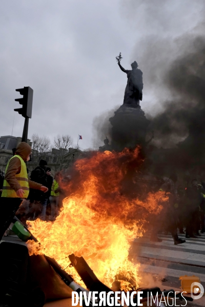 Marche des Bléssés, Acte XII des Gilets Jaunes Paris. March of injuried people, Act XII of Yellow Vests Paris. March of injuried people, Act XII of Yellow Vests Paris.