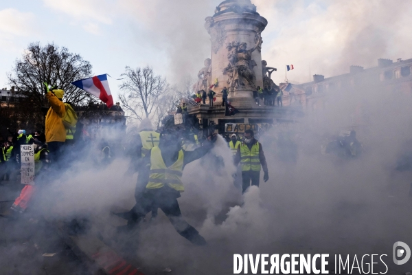 Marche des Bléssés, Acte XII des Gilets Jaunes Paris. March of injuried people, Act XII of Yellow Vests Paris. March of injuried people, Act XII of Yellow Vests Paris.