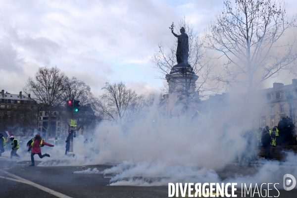 Marche des Bléssés, Acte XII des Gilets Jaunes Paris. March of injuried people, Act XII of Yellow Vests Paris. March of injuried people, Act XII of Yellow Vests Paris.