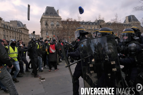 Marche des Bléssés, Acte XII des Gilets Jaunes Paris. March of injuried people, Act XII of Yellow Vests Paris. March of injuried people, Act XII of Yellow Vests Paris.
