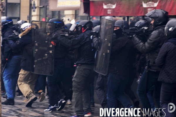 Marche des Bléssés, Acte XII des Gilets Jaunes Paris. March of injuried people, Act XII of Yellow Vests Paris. March of injuried people, Act XII of Yellow Vests Paris.