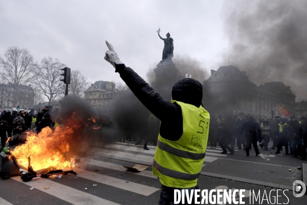 Marche des Bléssés, Acte XII des Gilets Jaunes Paris. March of injuried people, Act XII of Yellow Vests Paris. March of injuried people, Act XII of Yellow Vests Paris.