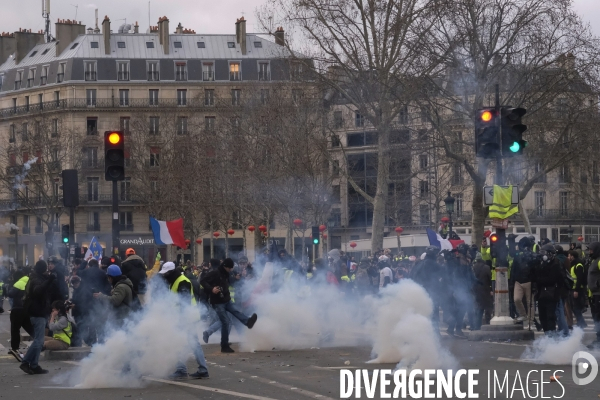 Marche des Bléssés, Acte XII des Gilets Jaunes Paris. March of injuried people, Act XII of Yellow Vests Paris. March of injuried people, Act XII of Yellow Vests Paris.