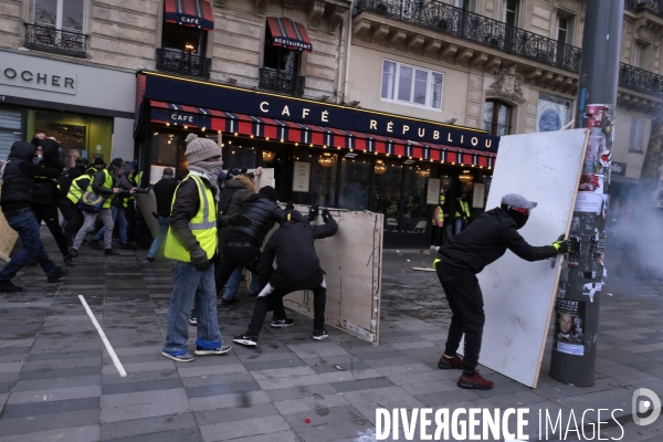 Marche des Bléssés, Acte XII des Gilets Jaunes Paris. March of injuried people, Act XII of Yellow Vests Paris. March of injuried people, Act XII of Yellow Vests Paris.