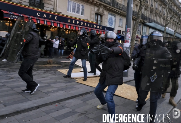 Marche des Bléssés, Acte XII des Gilets Jaunes Paris. March of injuried people, Act XII of Yellow Vests Paris. March of injuried people, Act XII of Yellow Vests Paris.