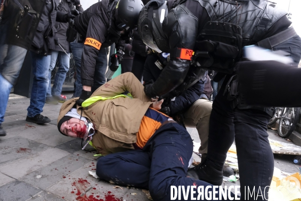 Marche des Bléssés, Acte XII des Gilets Jaunes Paris. March of injuried people, Act XII of Yellow Vests Paris. March of injuried people, Act XII of Yellow Vests Paris.