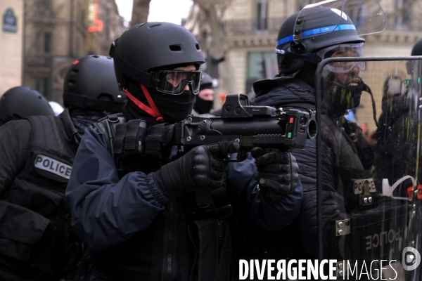 Marche des Bléssés, Acte XII des Gilets Jaunes Paris. March of injuried people, Act XII of Yellow Vests Paris. March of injuried people, Act XII of Yellow Vests Paris.