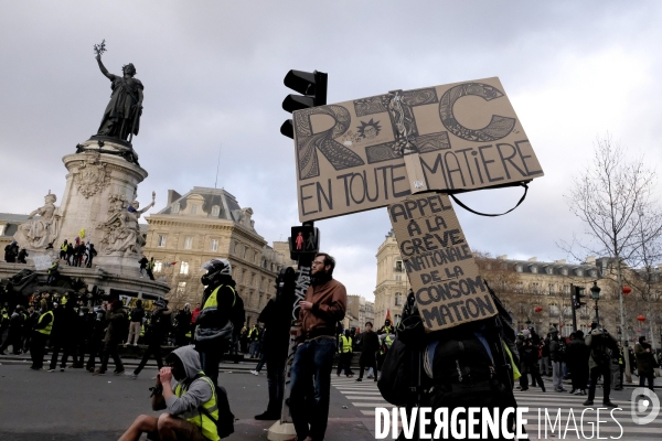 Marche des Bléssés, Acte XII des Gilets Jaunes Paris. March of injuried people, Act XII of Yellow Vests Paris. March of injuried people, Act XII of Yellow Vests Paris.