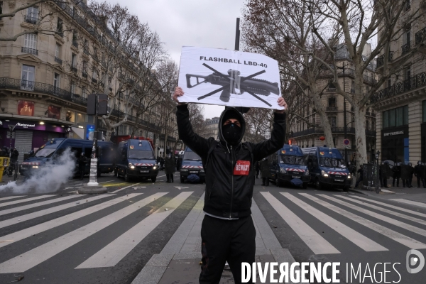 Marche des Bléssés, Acte XII des Gilets Jaunes Paris. March of injuried people, Act XII of Yellow Vests Paris. March of injuried people, Act XII of Yellow Vests Paris.