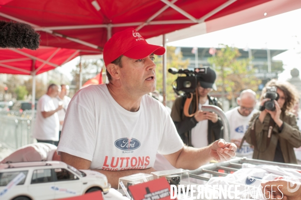 Une délégation de l usine Ford Europe Industries de Blanquefort (FAI) au Mondial de l auto à Paris, à l appel des syndicats CGT et CFTC.