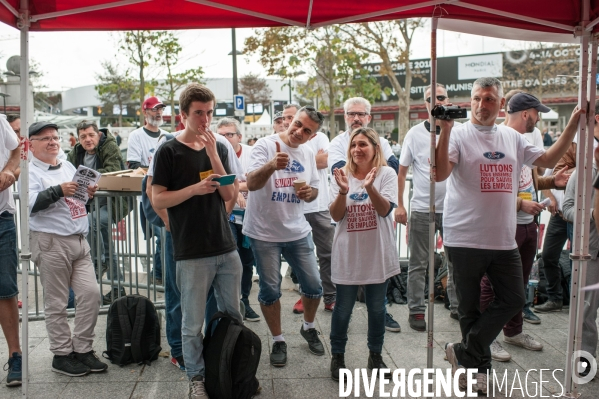 Une délégation de l usine Ford Europe Industries de Blanquefort (FAI) au Mondial de l auto à Paris, à l appel des syndicats CGT et CFTC.