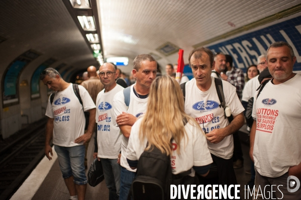 Une délégation de l usine Ford Europe Industries de Blanquefort (FAI) au Mondial de l auto à Paris, à l appel des syndicats CGT et CFTC.