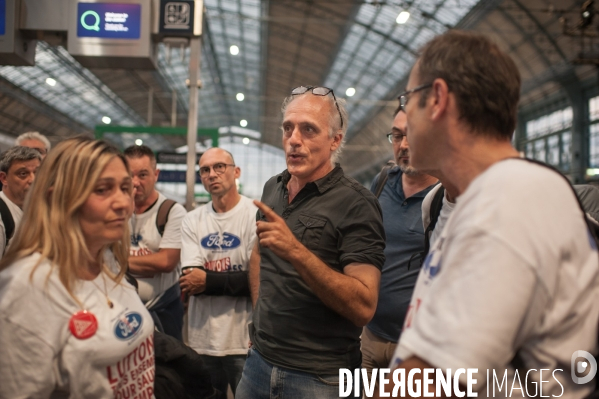 Une délégation de l usine Ford Europe Industries de Blanquefort (FAI) au Mondial de l auto à Paris, à l appel des syndicats CGT et CFTC.